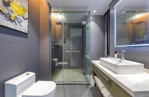 Erqi District Hotel | Madison Hotel Zhengzhou South University Road