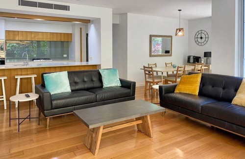 Horseshoe Bay Apartment | Maggies Beachfront Apt. 9