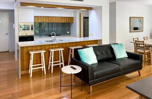 Horseshoe Bay Apartment | Maggies Beachfront Apt. 9