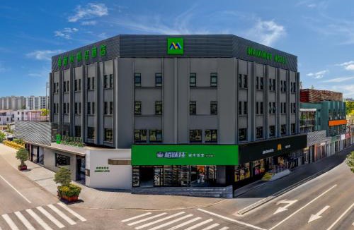 Pudong Hotel | Mai Xinge Boutique Hotel - Free shuttle buses are provided between PVG Airport and Disneyland