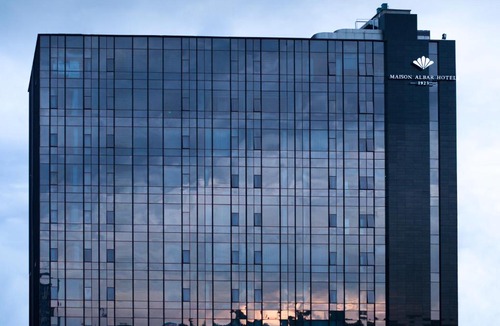 Shizhong District Hotel | Maison Albar Hotels Leshan