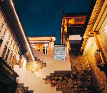 Dayan Old Town Hotel | Maison lyly 300 Year Historical Cultural Courtyard and Ancient City View