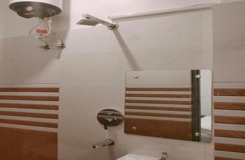 Lucknow Hotel | Mango Tree - Free Pick Up Charbag Station