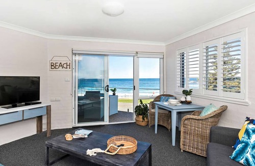 Mollymook Apartment | Mariners 6 - Beachfront studio apartment with breathtaking coastal views