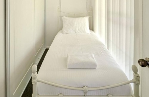 Marrangaroo House | Marrangaroo Meadows | Rural Manor, 5 Bedroom, 3 Bathroom, A/C, Pets, Indoor Pool