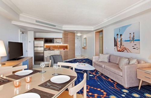 Surfers Paradise Resort | Marriott's Vacation Club at Surfers Paradise 1 Bedroom Lagoon View