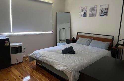 Marsfield House | Marsfield-Queen-MacUni-MacCentre-Bus-Woolworth