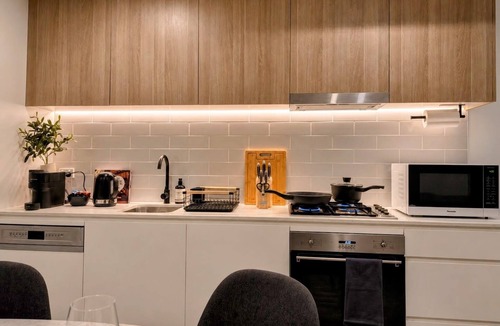 Mascot Apartment | Mascot Haven | Pet-Friendly Family Apartment w/ 2 Parking Near Sydney Airport