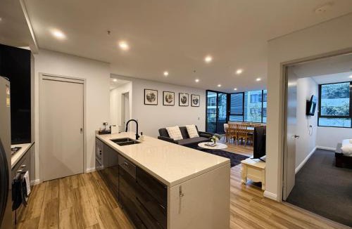 Mascot Apartment | Mascot Spacious 3B2B Apt near Airport with Parking