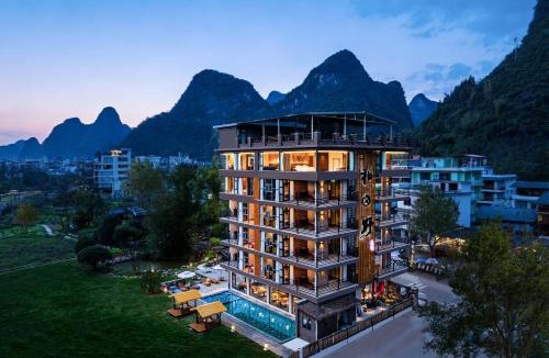 Yangshuo Hotel | Meadowscape Resort at Yulong River - Karst Views & Infinity Pool & Tickets Reservation Service & Free Laundry