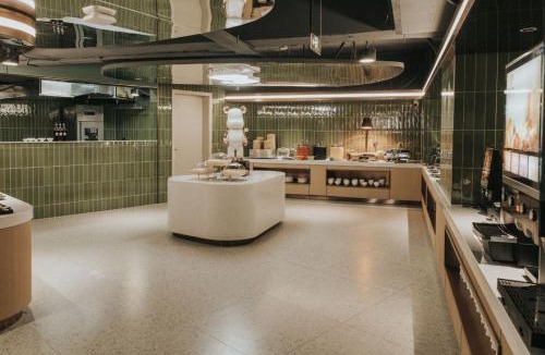 Dongtai Hotel | Mehood Lestie, Dongtai Railway Station