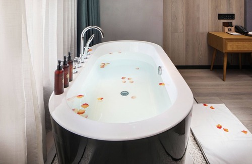 Panyu Hotel | Mehood Lestie International Hotel Nancun Wanbo Metro Station Branch
