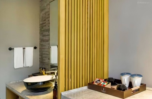 Panyu Hotel | Mehood Lestie International Hotel Nancun Wanbo Metro Station Branch