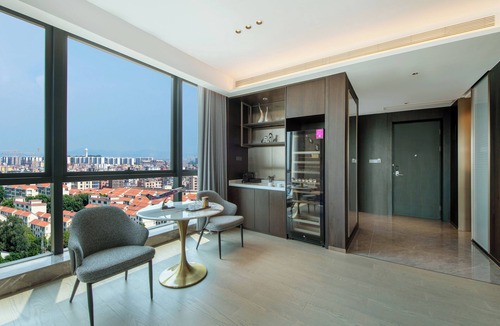 Huadu Hotel | Meihua Airlines Theme Hotel