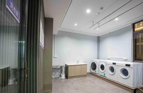 Yueyanglou District Hotel | Meisu Huanzhi Yueyang East Railway Station Hotel