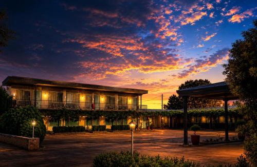 Parkes Hotel | Memphis Motor Inn- UNDER NEW MANAGEMENT