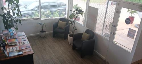Parkes Hotel | Memphis Motor Inn- UNDER NEW MANAGEMENT