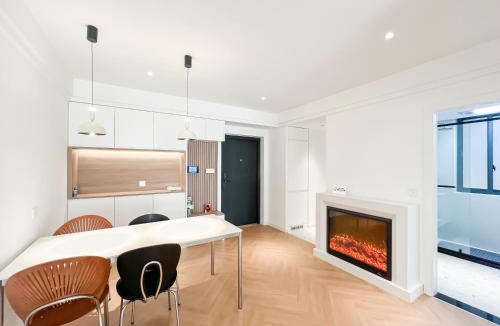 Huangpu Apartment | Merit 弘辉 Bright and Spacious 2 Bed Condo unit very close to the BUND