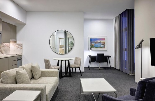 Haymarket Hotel | Meriton Suites Campbell Street, Sydney