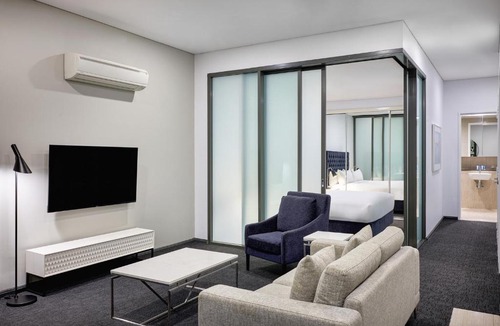 Haymarket Hotel | Meriton Suites Campbell Street, Sydney