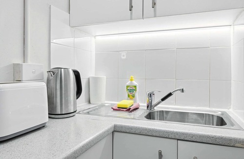 Rushcutters Bay Apartment | MetaWise BnB Light-Filled Studio Room 5
