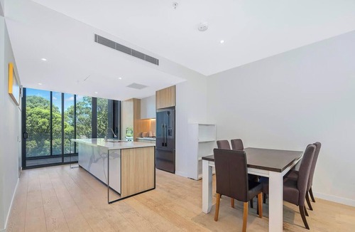 Macquarie Park Apartment | MetaWise BnB Modern 4BR in Macquarie Park