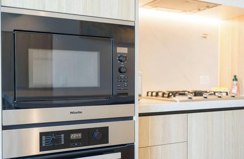 Macquarie Park Apartment | MetaWise BnB Modern 4BR in Macquarie Park