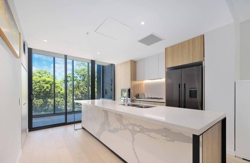 Macquarie Park Apartment | MetaWise BnB Modern 4BR in Macquarie Park