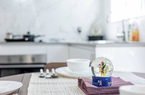 Woodbine House | MetaWise BnB Modern 2BR Self-Contained Guest Suite