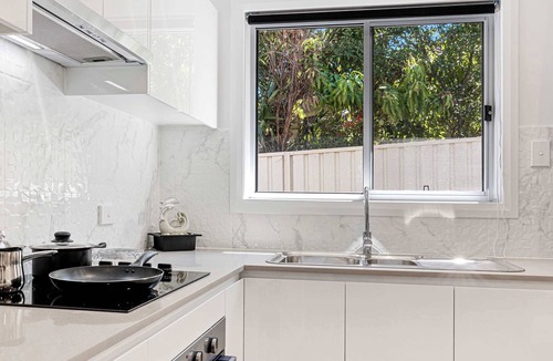 Woodbine House | MetaWise BnB Modern 2BR Self-Contained Guest Suite