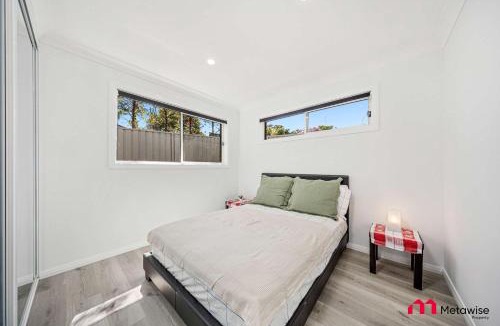 Woodbine House | MetaWise BnB Modern 2BR Self-Contained Guest Suite