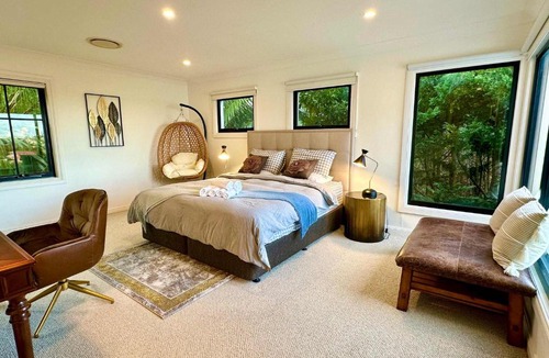 Seaforth House | MetaWise Luxe 6 Bed Ocean View Family Home in Seaforth