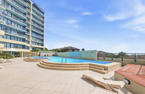 Cronulla Apartment | MetaWiseBnB |Cronulla Beach Walk to Train & Shops1