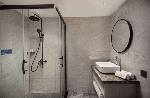 Yuancheng District Hotel | Microtel By Wyndham Heyuan