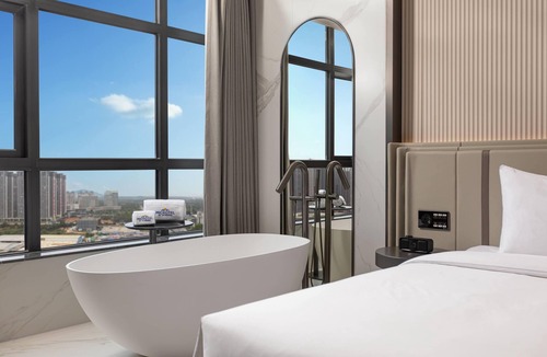 Maonan District Hotel | Microtel BY Wyndham Maoming Dianbai