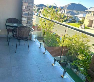 Stirling House | Midby's Elegant Guesthouse - 2 En-suite Rooms & 2 Rooms with Shared Bathroom