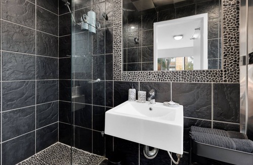 St Kilda West Apartment | Middle Park Gem - Steps away from the Beach