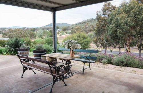Central Mudgee Cottage | Midgee Cottage - quiet romantic getaway