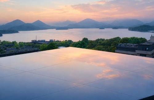 Hangzhou Hotel | Midtown Shangri-La, Hangzhou, moments from West Lake