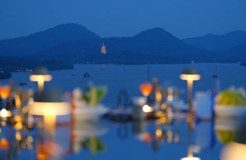Hangzhou Hotel | Midtown Shangri-La, Hangzhou, moments from West Lake