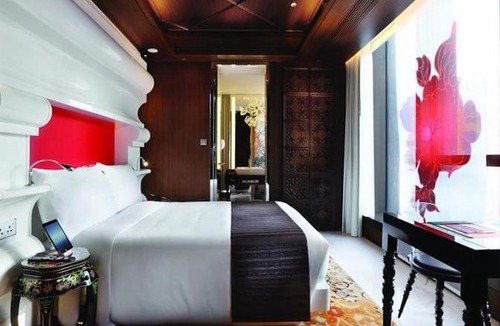 Bowrington Hotel | Mira Moon