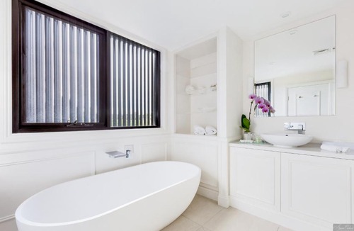 Terrey Hills Hotel | Miramare Gardens Boutique Accommodation
