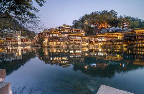 Fenghuang Hotel | Miss Dong’s River View Homestay (Fenghuang Hongqiao Branch)