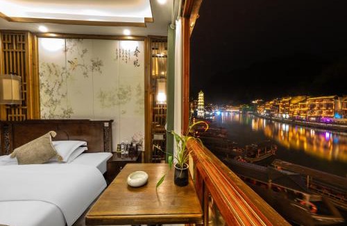 Fenghuang Hotel | Miss Dong’s River View Homestay (Fenghuang Hongqiao Branch)