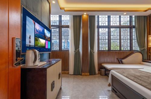 Fenghuang Hotel | Miss Dong’s River View Homestay (Fenghuang Hongqiao Branch)