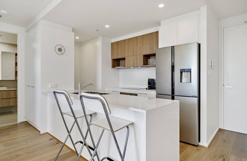 Phillip Apartment | Modern 1-Bed Apartment With Parking
