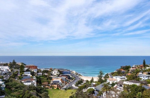 Tamarama Apartment | Modern 1-Bed with Tamarama Beach Views