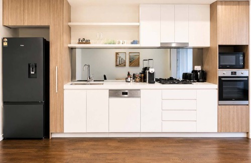 Mascot Apartment | Modern 2BDR Near Airport and Train Station