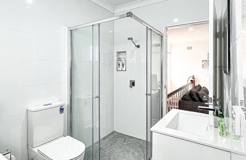 Ingleburn Apartment | Modern 2BR Apartment in Ingleburn | Walk to Station, Shops & Dinning