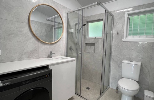 Highgate Hill House | Modern 2BR in Highgate Hill near Brisbane CBD
